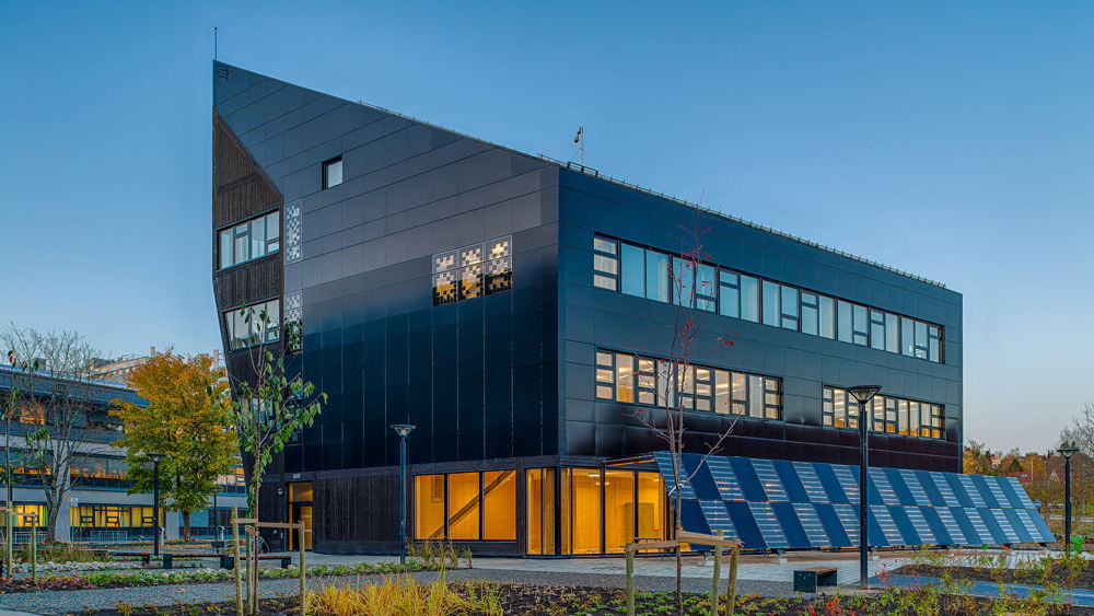 Office Building ZEB Flexible lab. Photo.